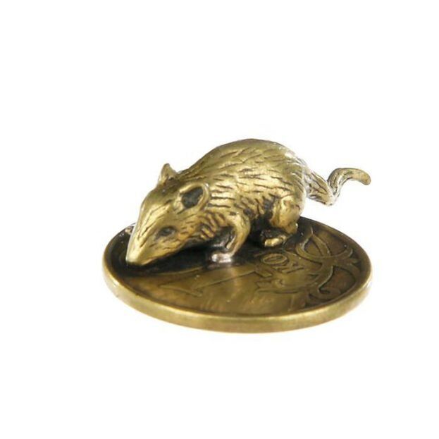Piniginės pelės amuletas su moneta sėkmei piniginiuose reikaluose